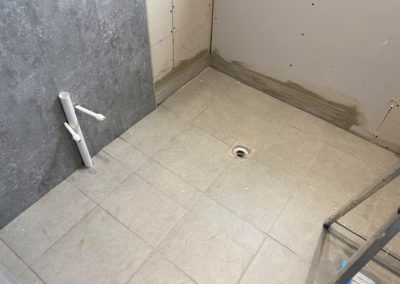 Fitting new tiling to Worcester bathroom