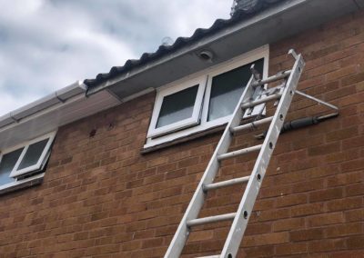 Fitting new guttering